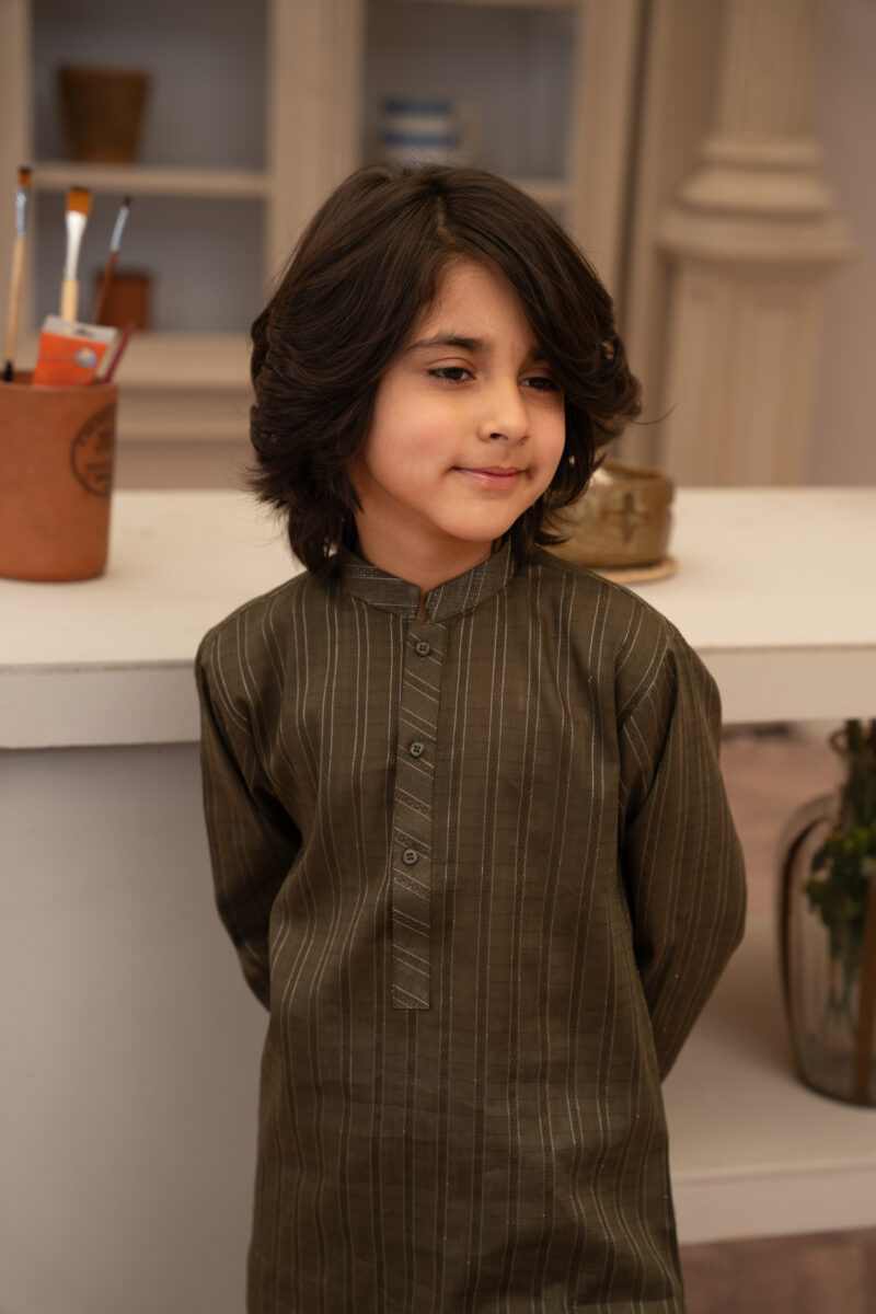 Sultan’s Elegance – A Touch of Tradition - Image 4