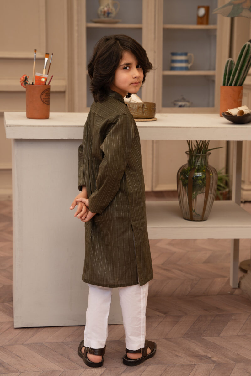 Sultan’s Elegance – A Touch of Tradition - Image 3